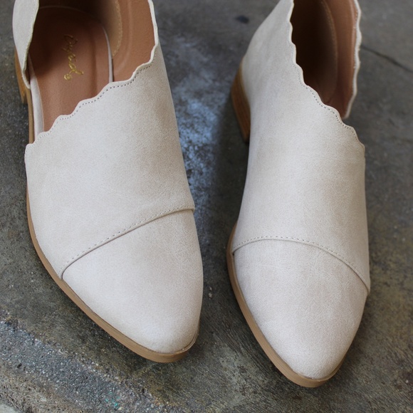 🚨LAST PAIR!!//The Alexandria// Beige ankle Flat - Picture 5 of 6